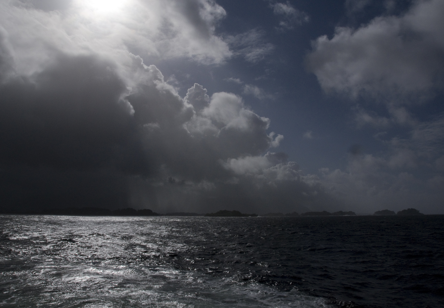 Gewitterfront in der Sitka-Bay (Alaska)