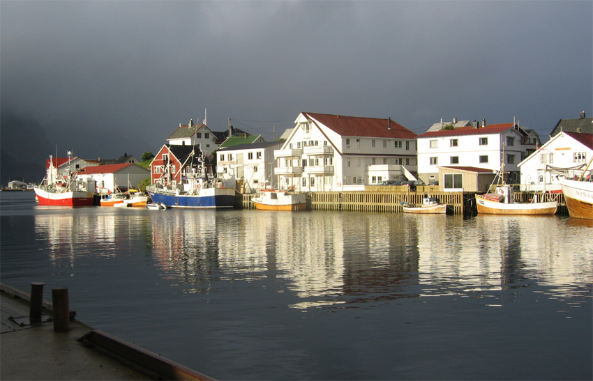 Gewitterfront in Henningsvaer (Norwegen-Lofoten)