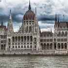 Gewitterfront über dem Parlamentsgebäude Budapest 