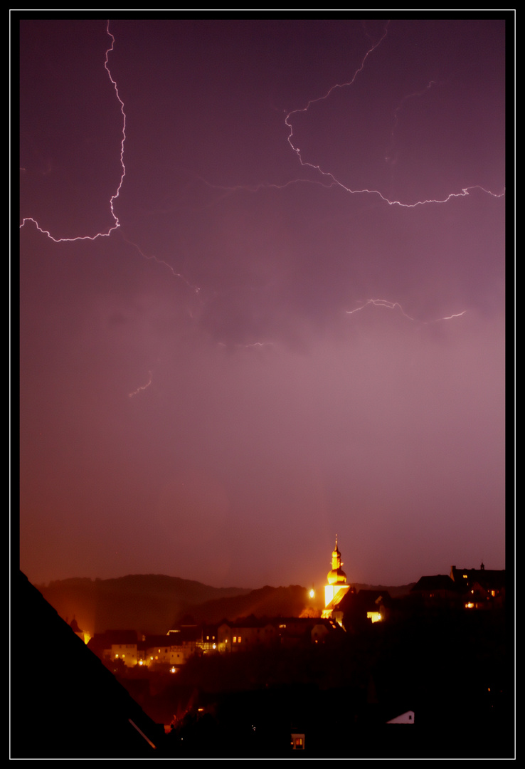 Gewitterfront über Glockenturm