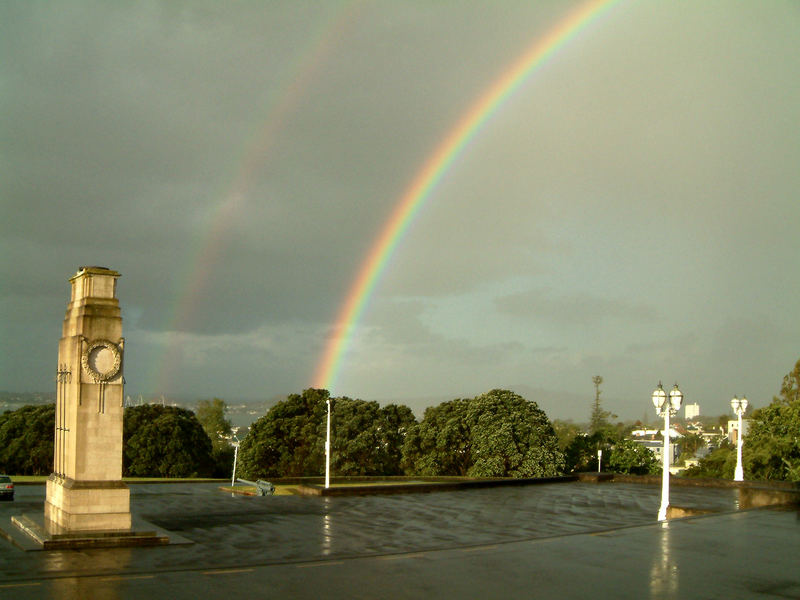 Gewitterfront und Regenbogen