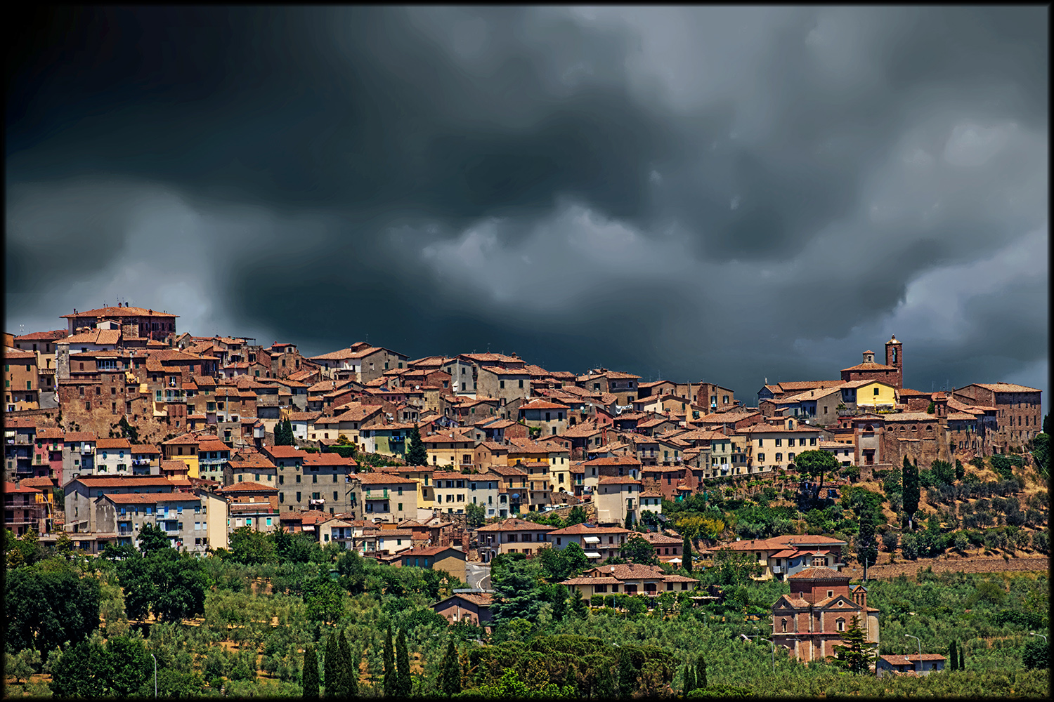 Gewitterhimmel über Pitigliano (c)