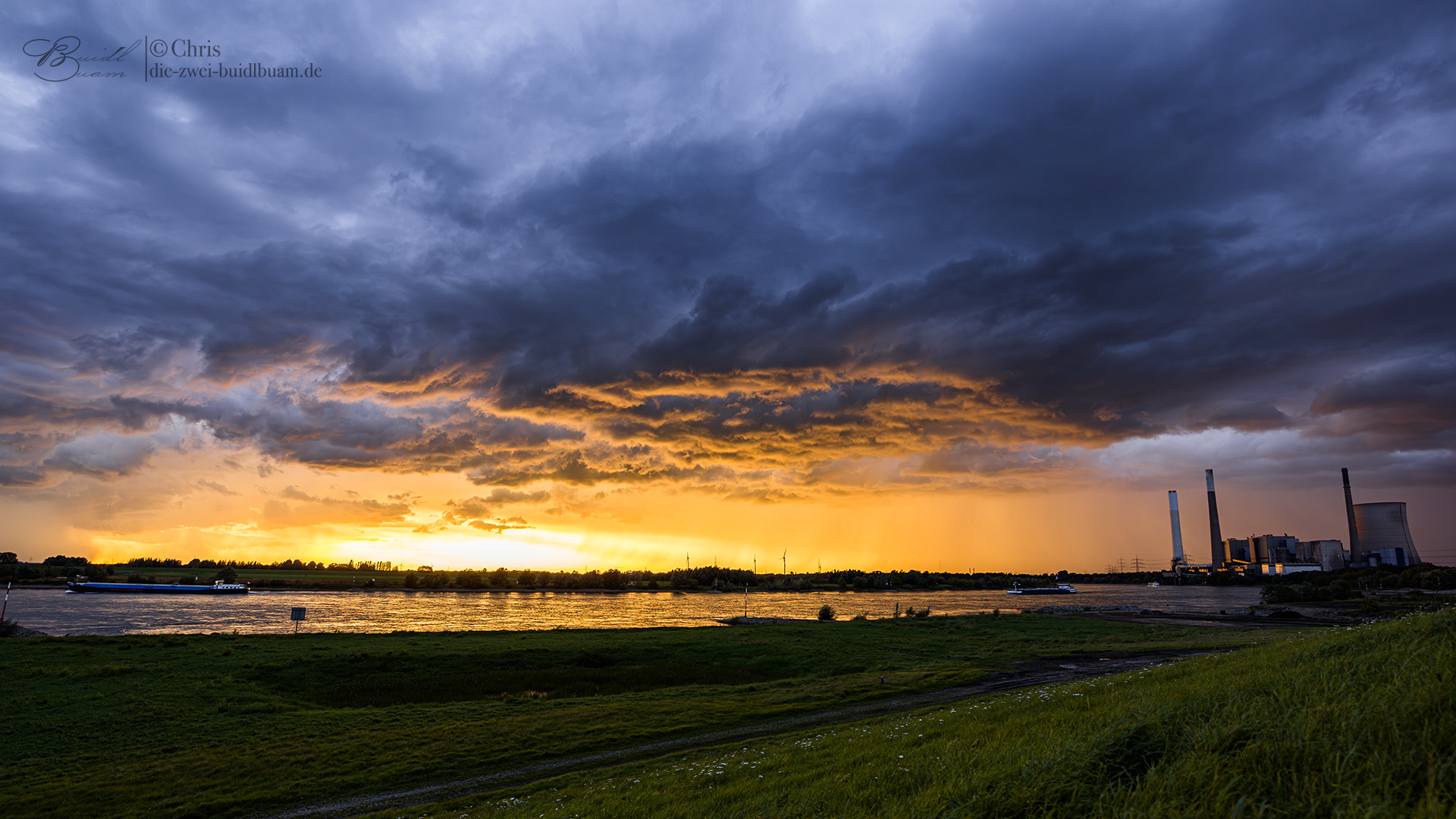 Gewitterlinie im Sonnenuntergang