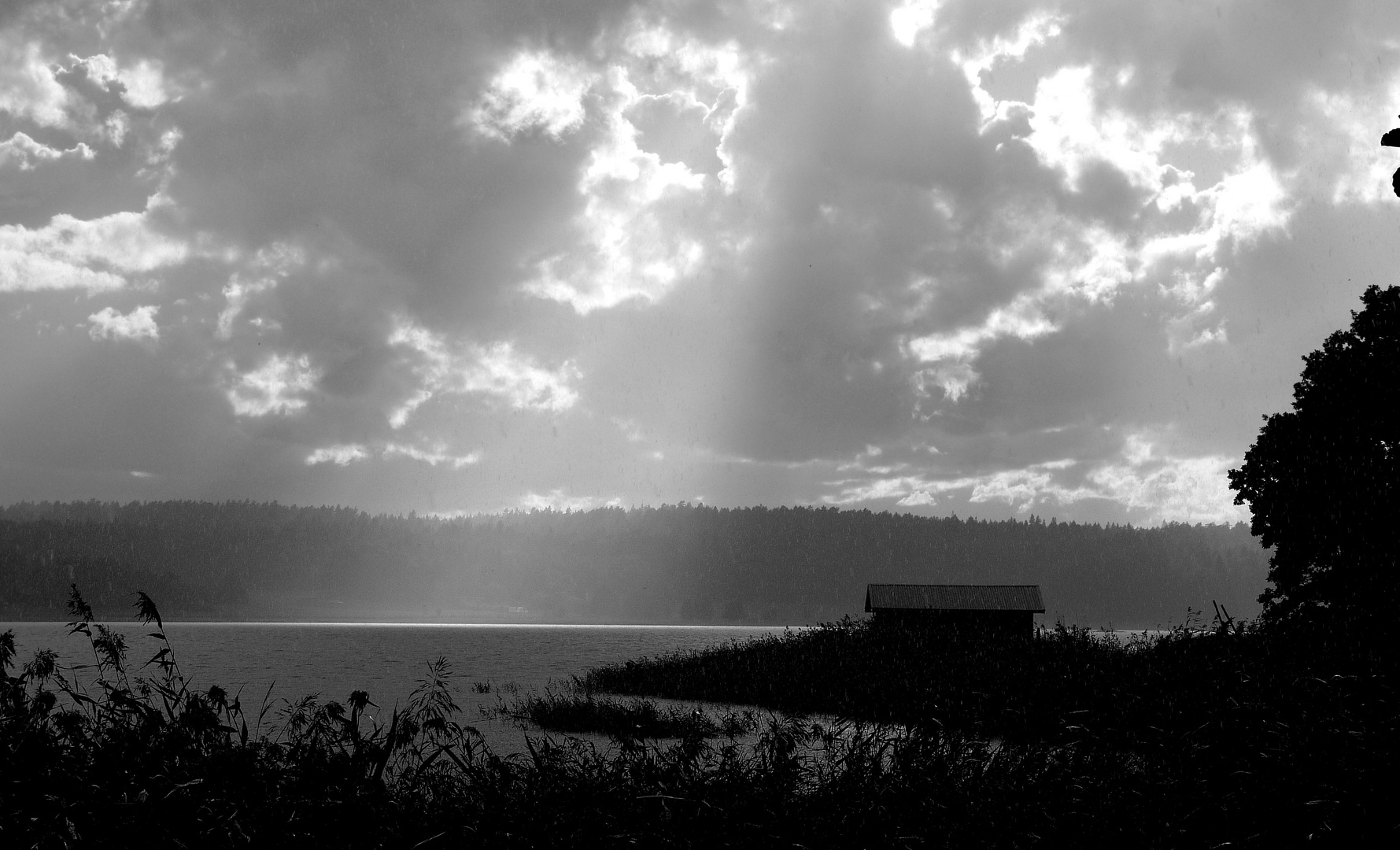 Gewitterstimmung am Fjord