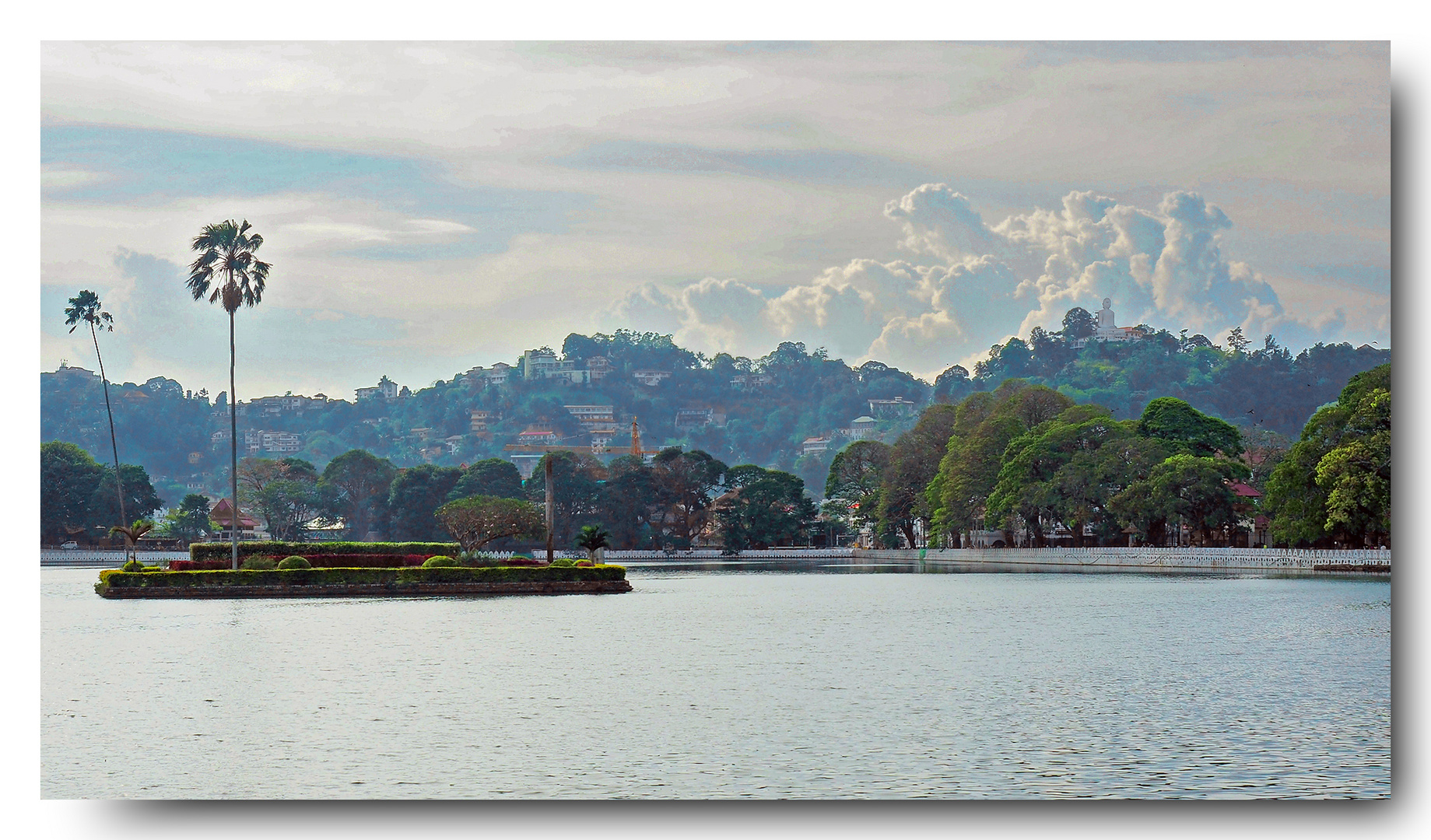 Gewitterstimmung am Milchsee in Kandy