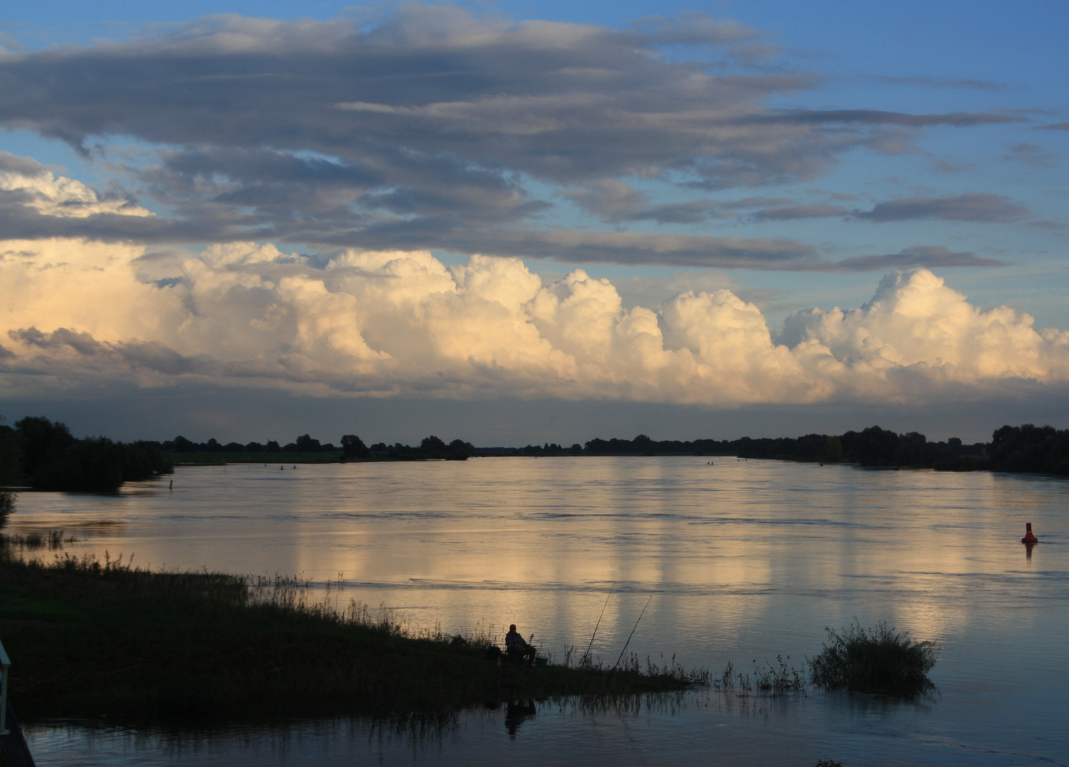 Gewitterstimmung an der Elbe