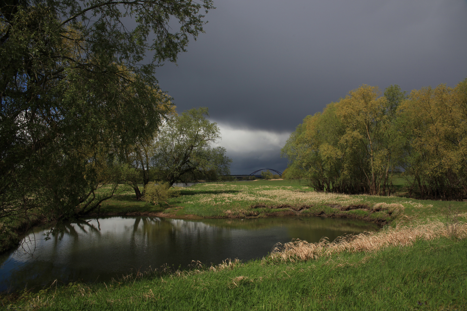 Gewitterstimmung an der Elbe