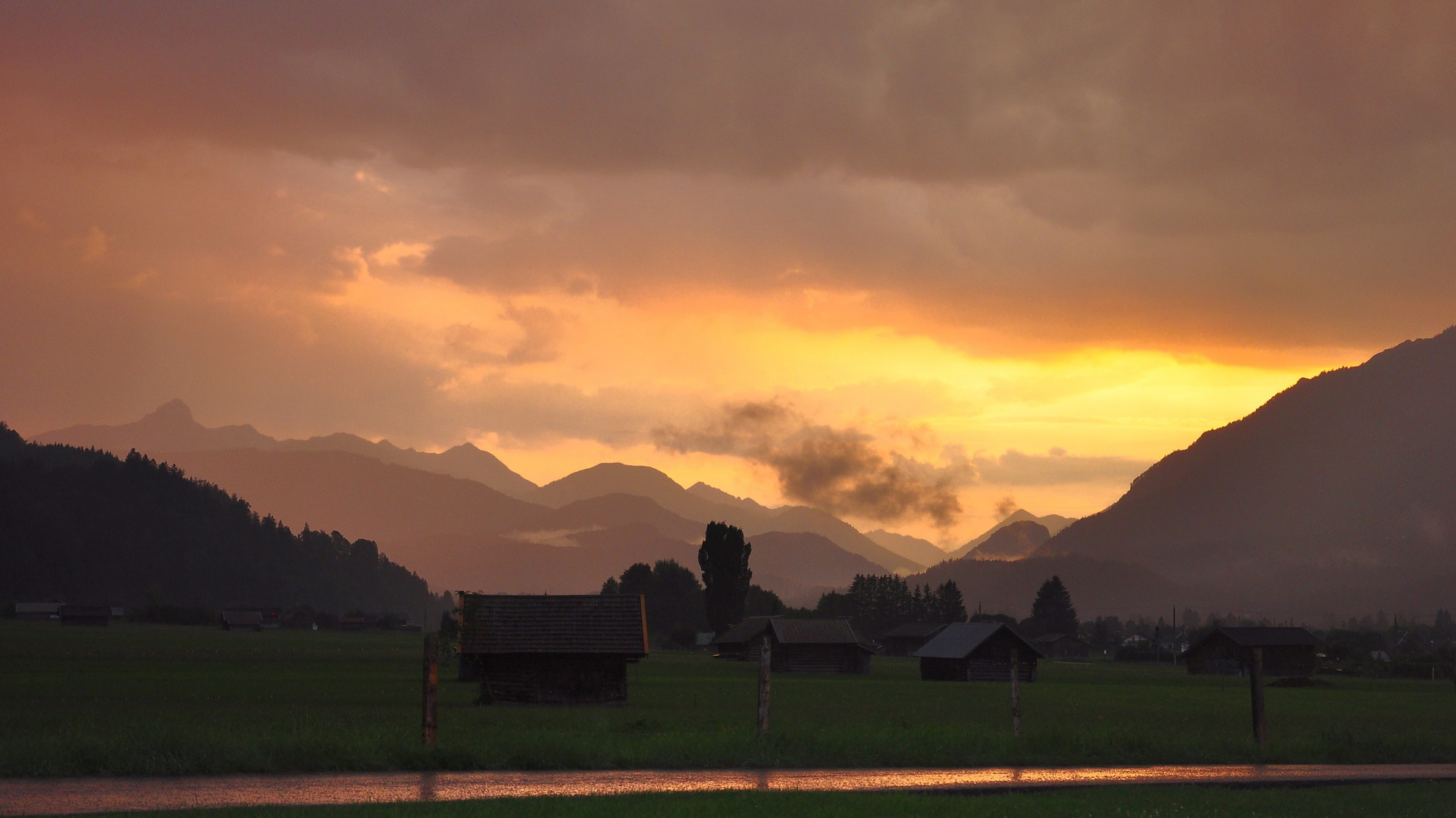 Gewitterstimmung bei Sonnenuntergang