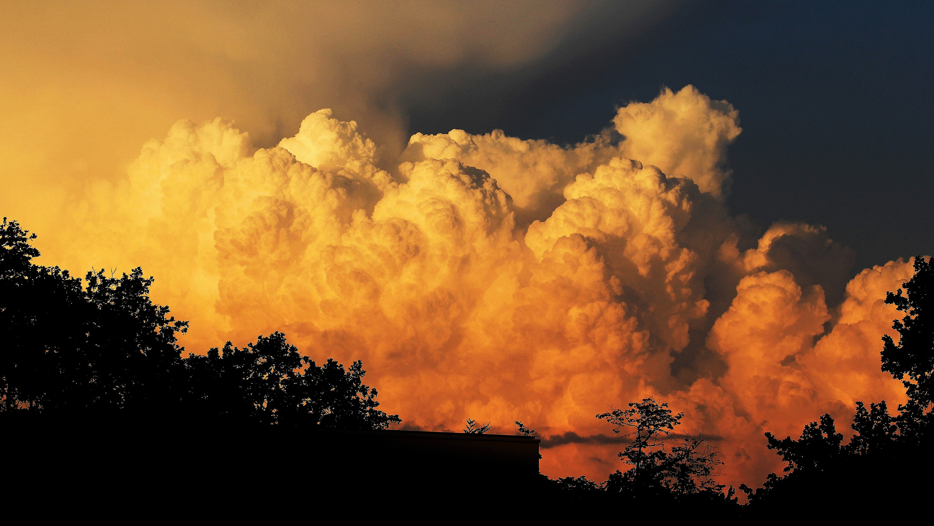 Gewitterstimmung bei Sonnenuntergang