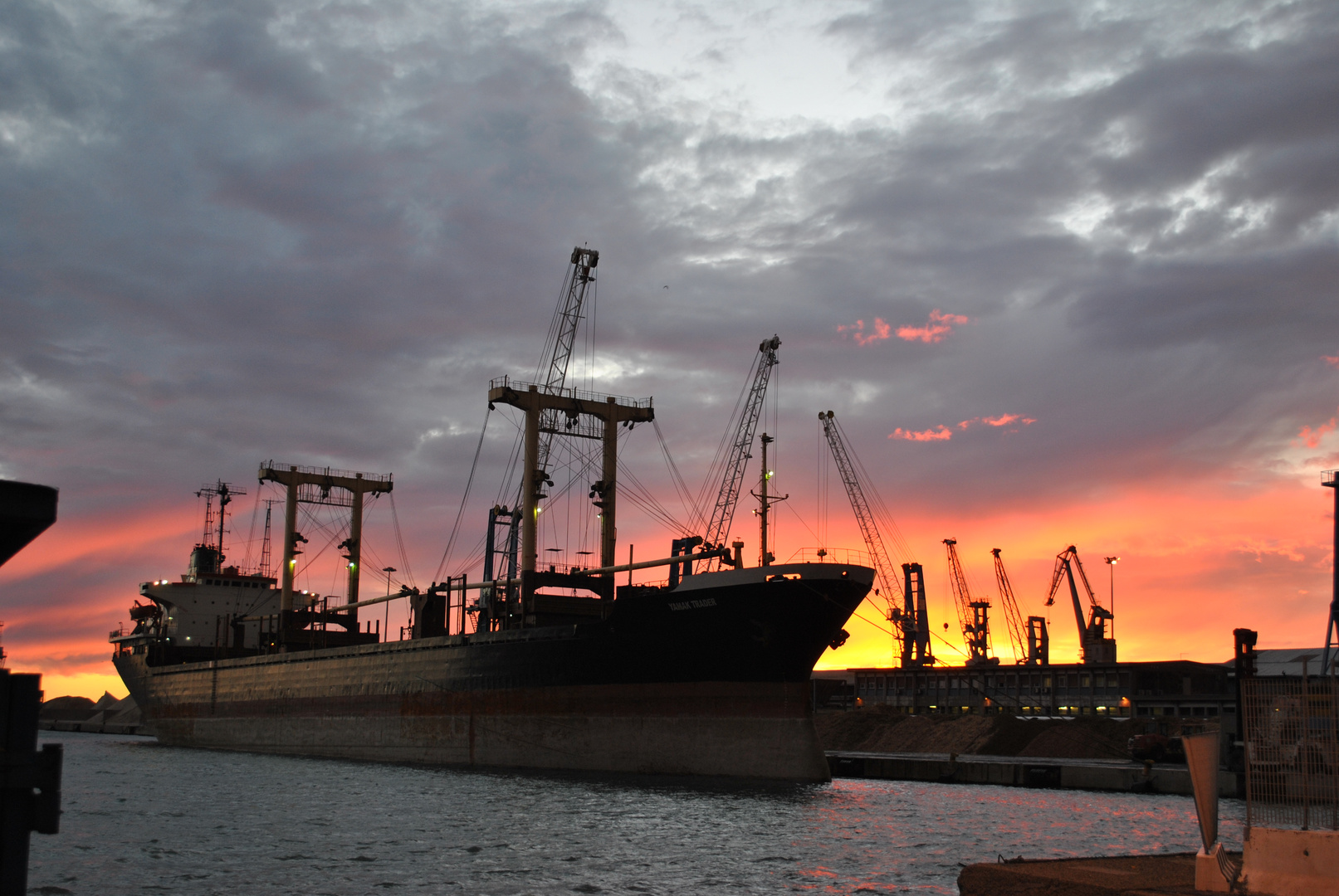 Gewitterstimmung im Hafen von Livorno