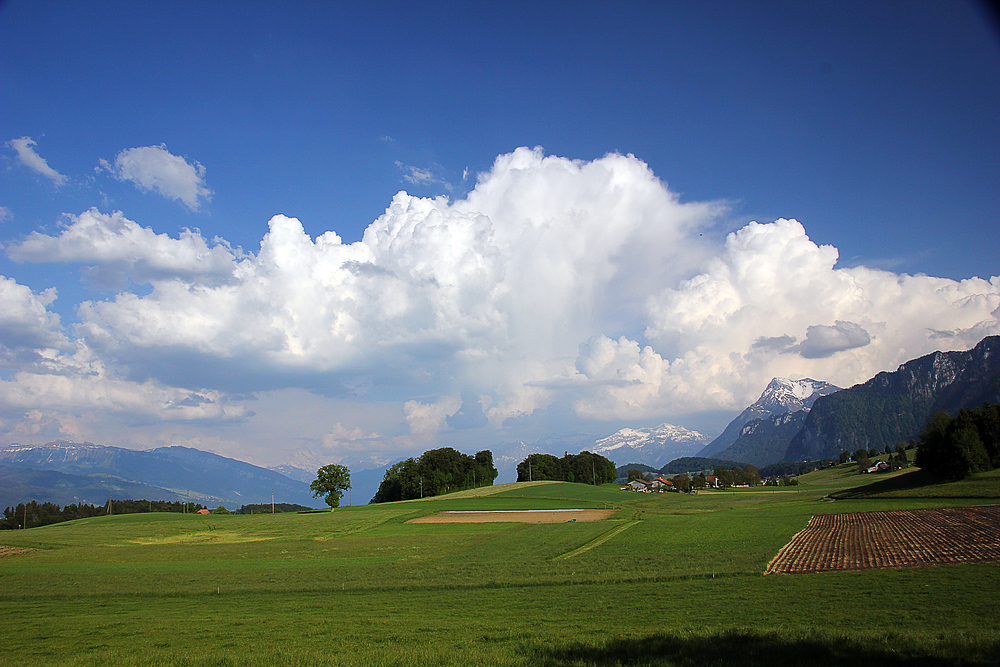 Gewitterstimmung über dem Berner Oberland