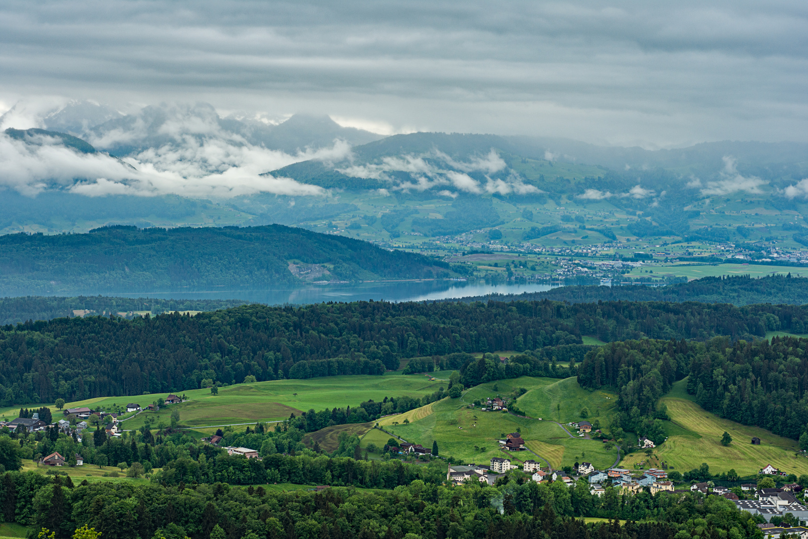  Gewitterstimmung über dem Zürcher Oberland