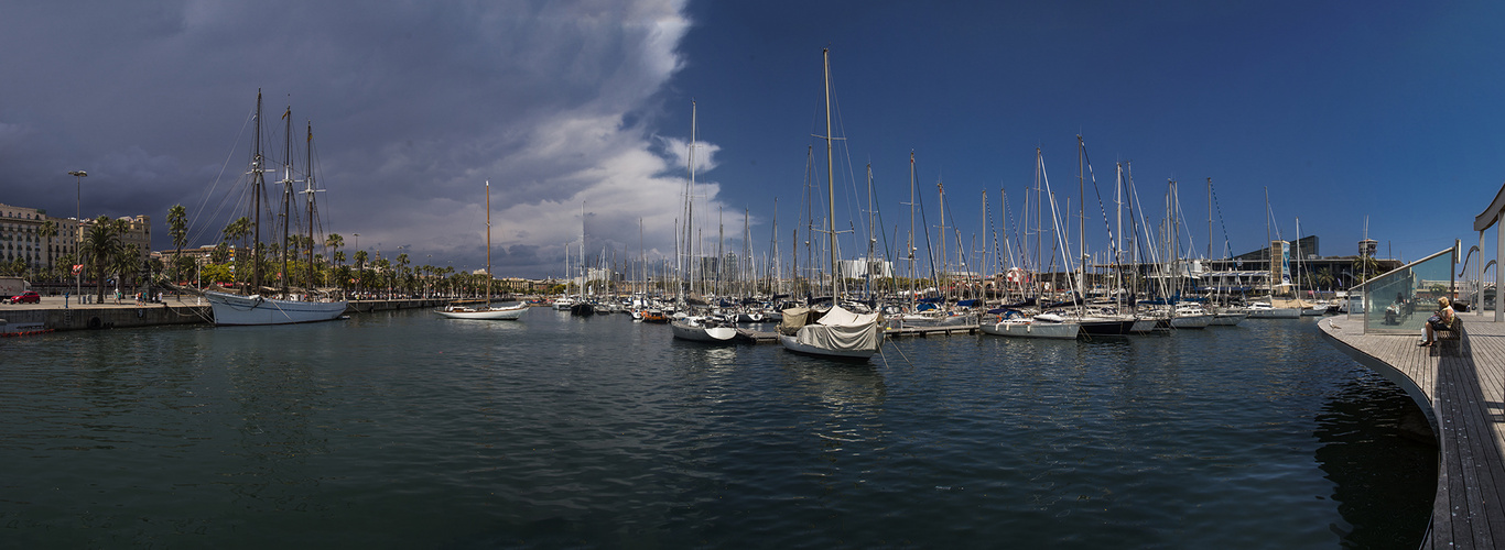 Gewitterstimmung überm Hafen von Barcelona