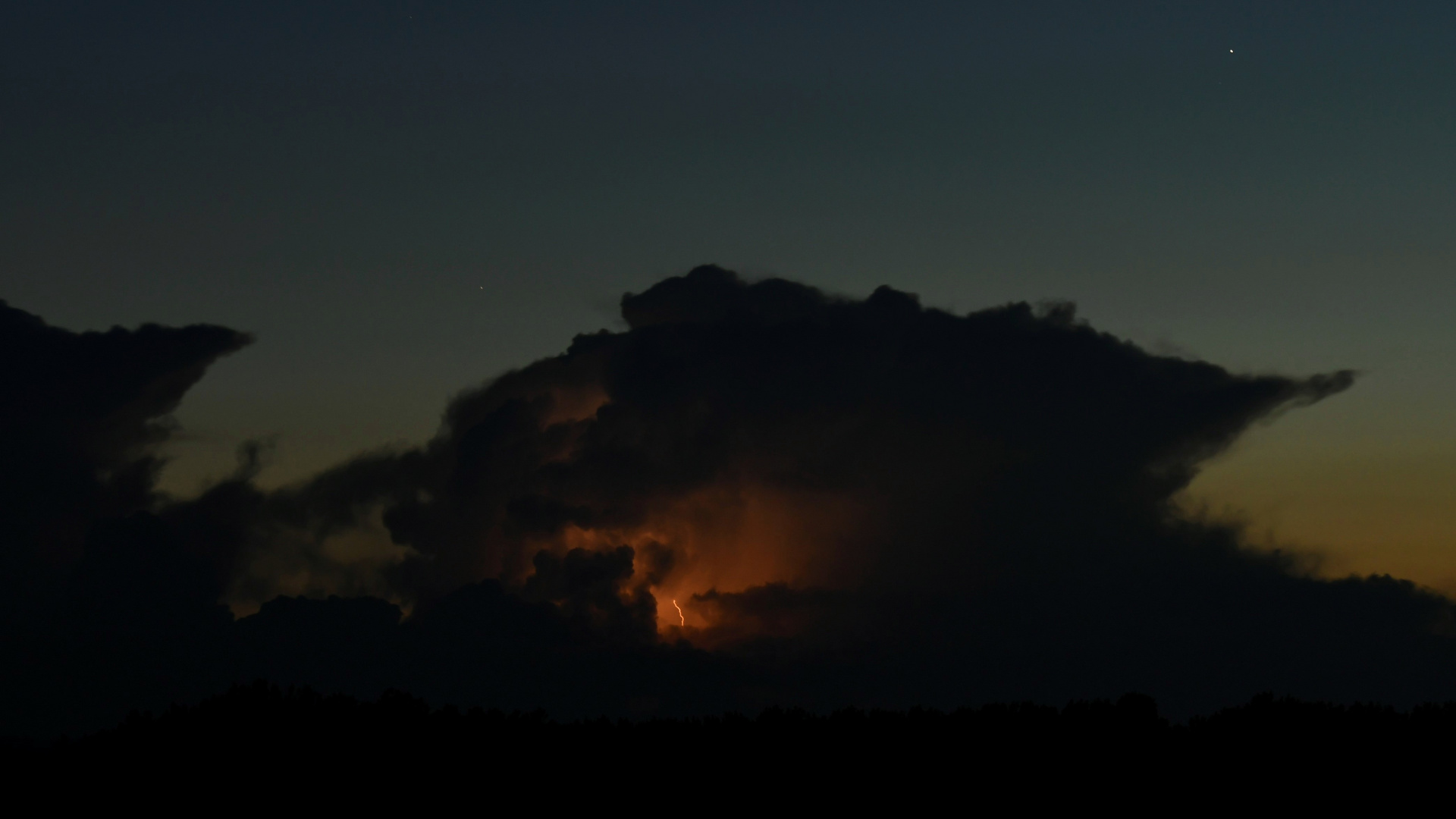 Gewitterwolke am Abendhimmel