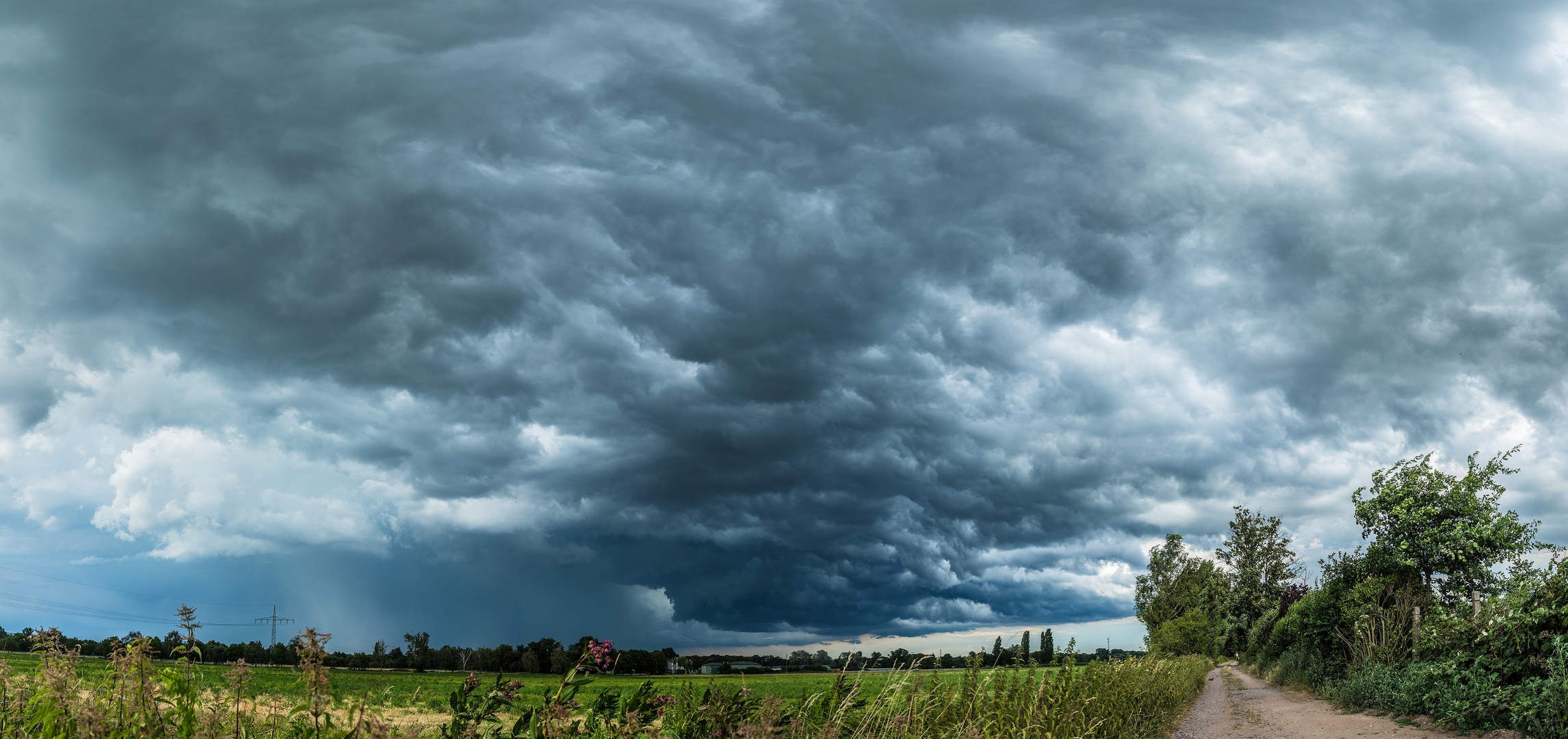 Gewitterwolke aus der Ferne