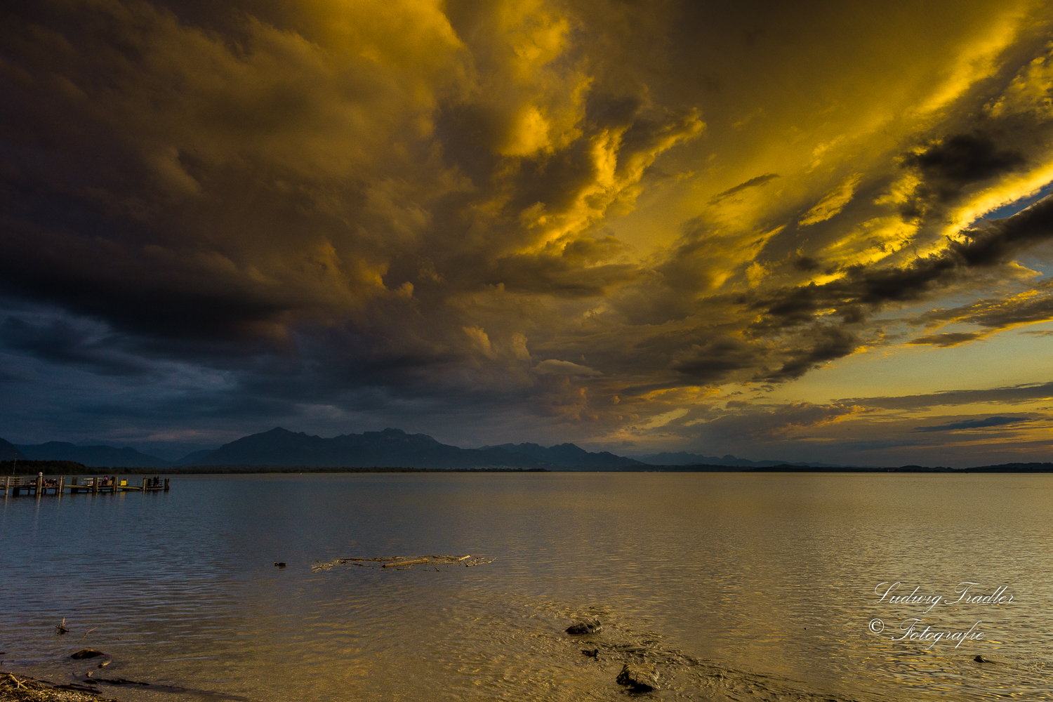 Gewitterwolke im Abendlicht