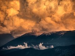 Gewitterwolke im Sonnenuntergang