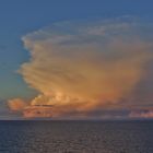 Gewitterwolke im Sonnenuntergang