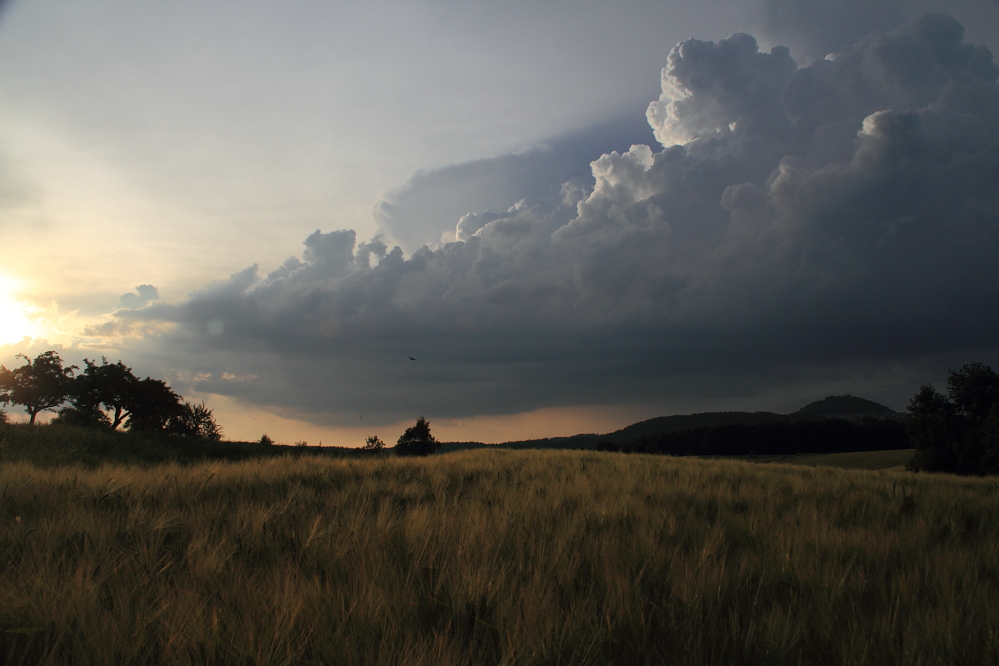 Gewitterwolke über dem Hohenstaufen