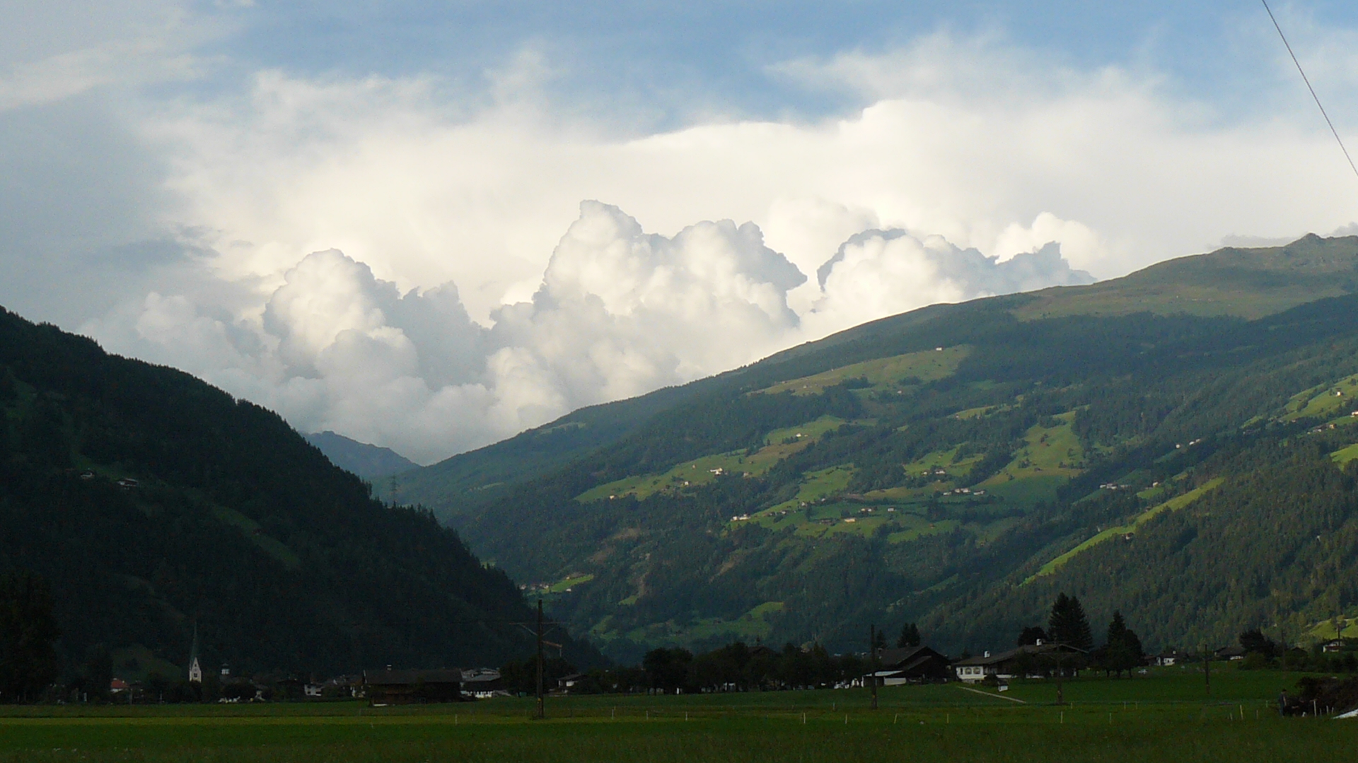 Gewitterwolke über dem Zillertal