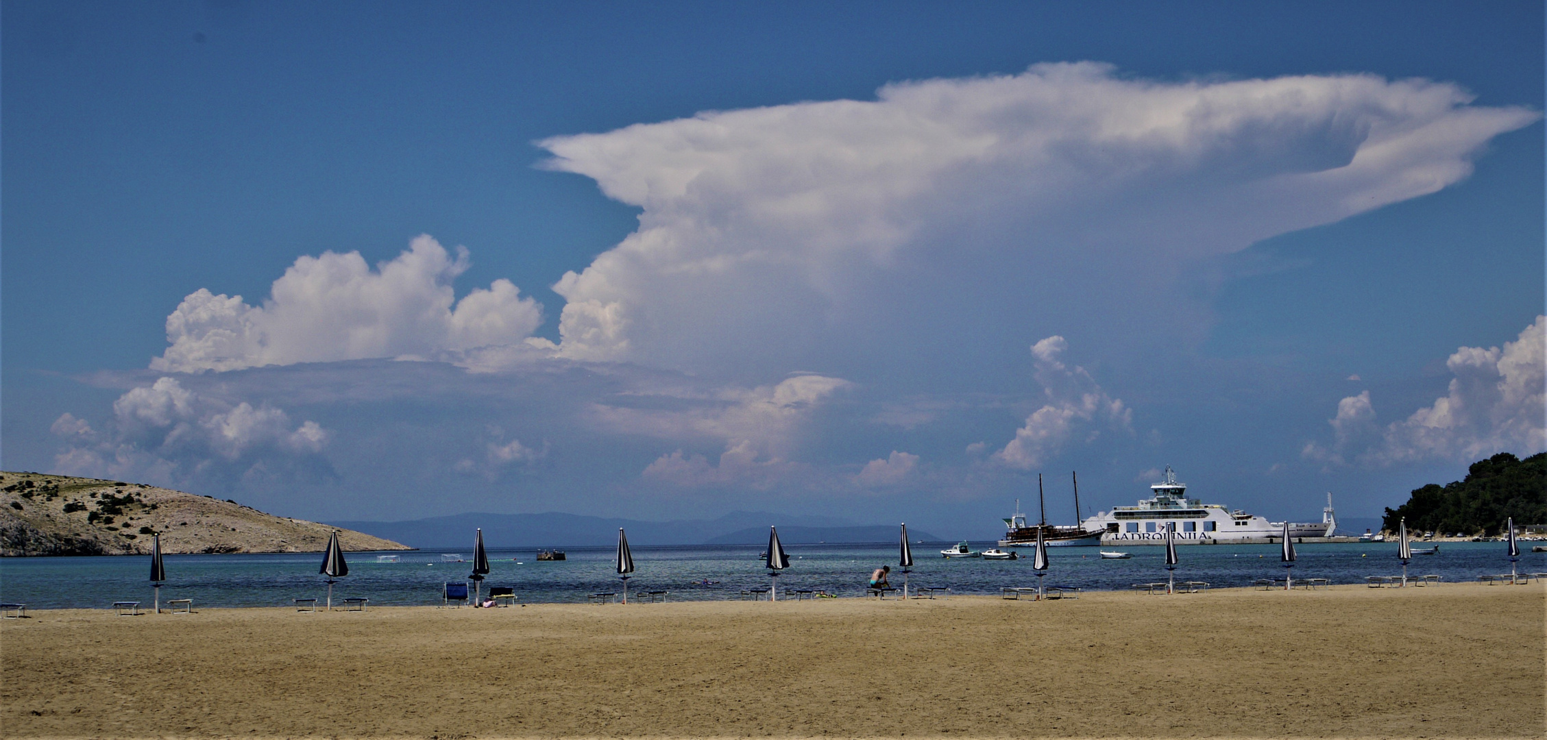 Gewitterwolke über Kroatien - Ansicht von der Insel Rab 2018 mit Linienfähre zur Insel Krk