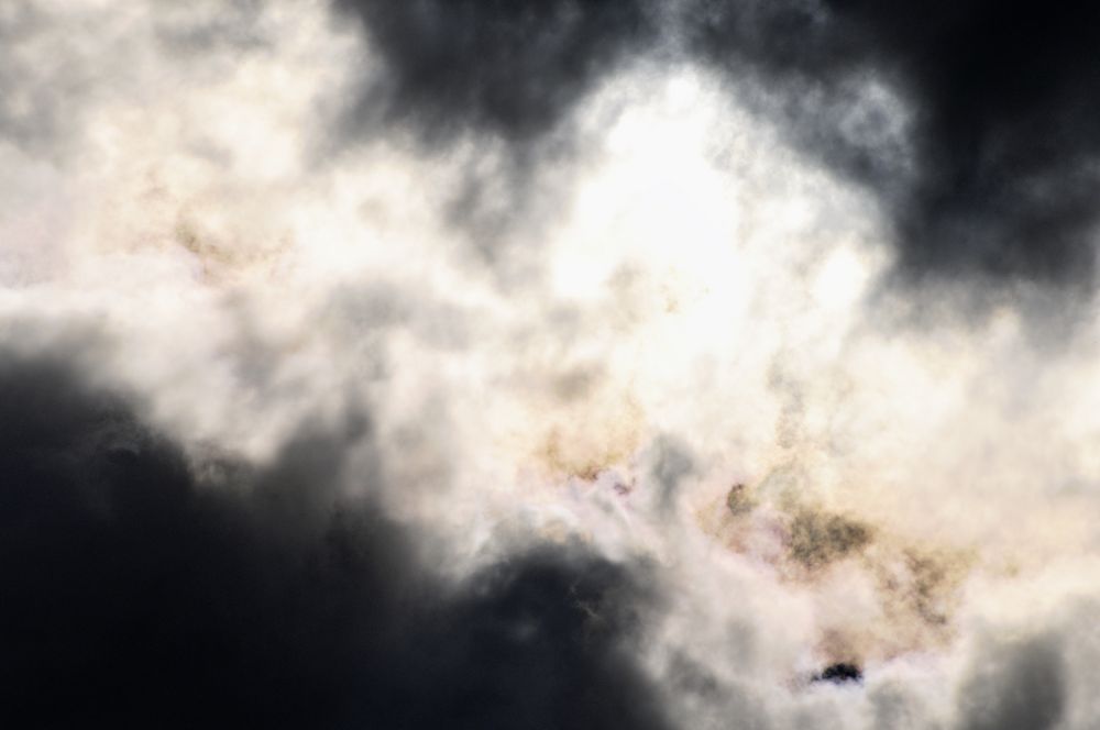 Gewitterwolke vor Sonne geschoben