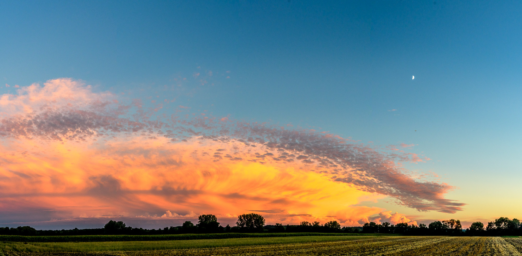 Gewitterwolken aus der Ferne