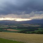 Gewitterwolken über dem Jura bei Bavois