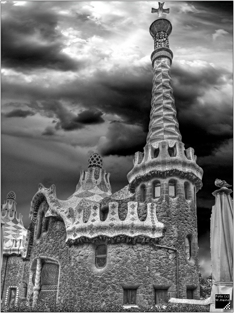 Gewitterwolken über dem Park Güell (Barcelona)