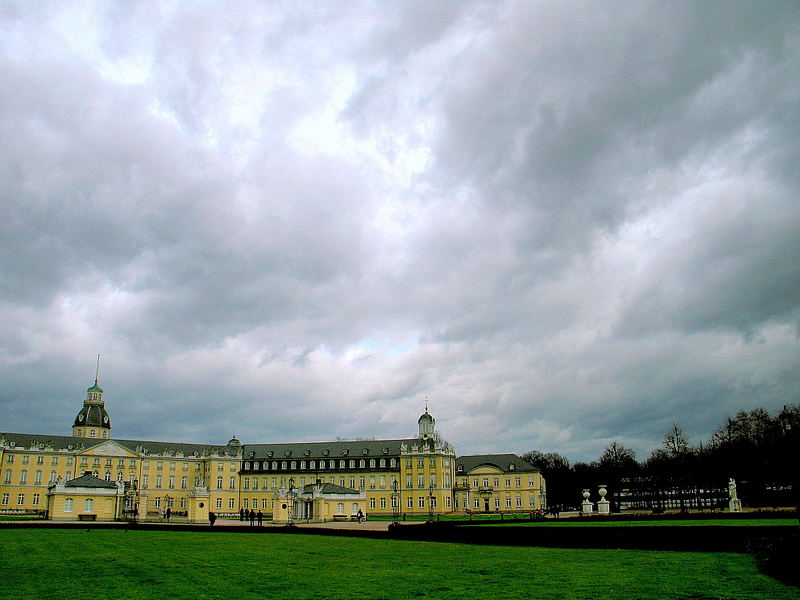 Gewitterwolken über dem Schloss ( Karlsruhe)