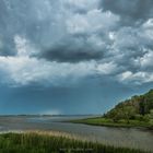 Gewitterwolken über der Elbe