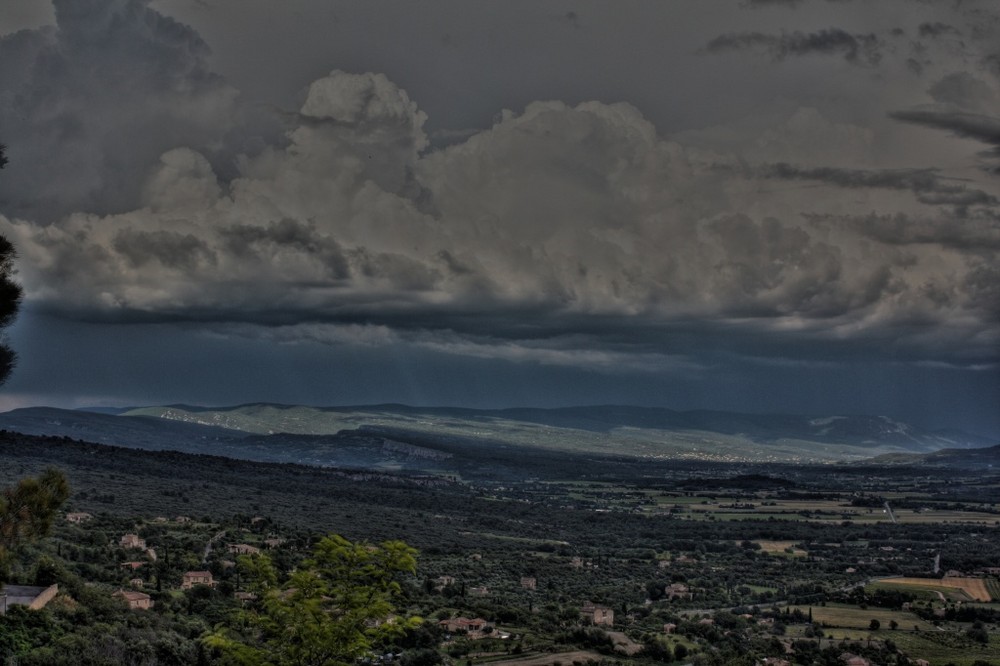 Gewitterwolken über der Provence