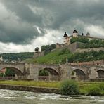 GEWITTERWOLKEN ÜBER DIE FESTUNG