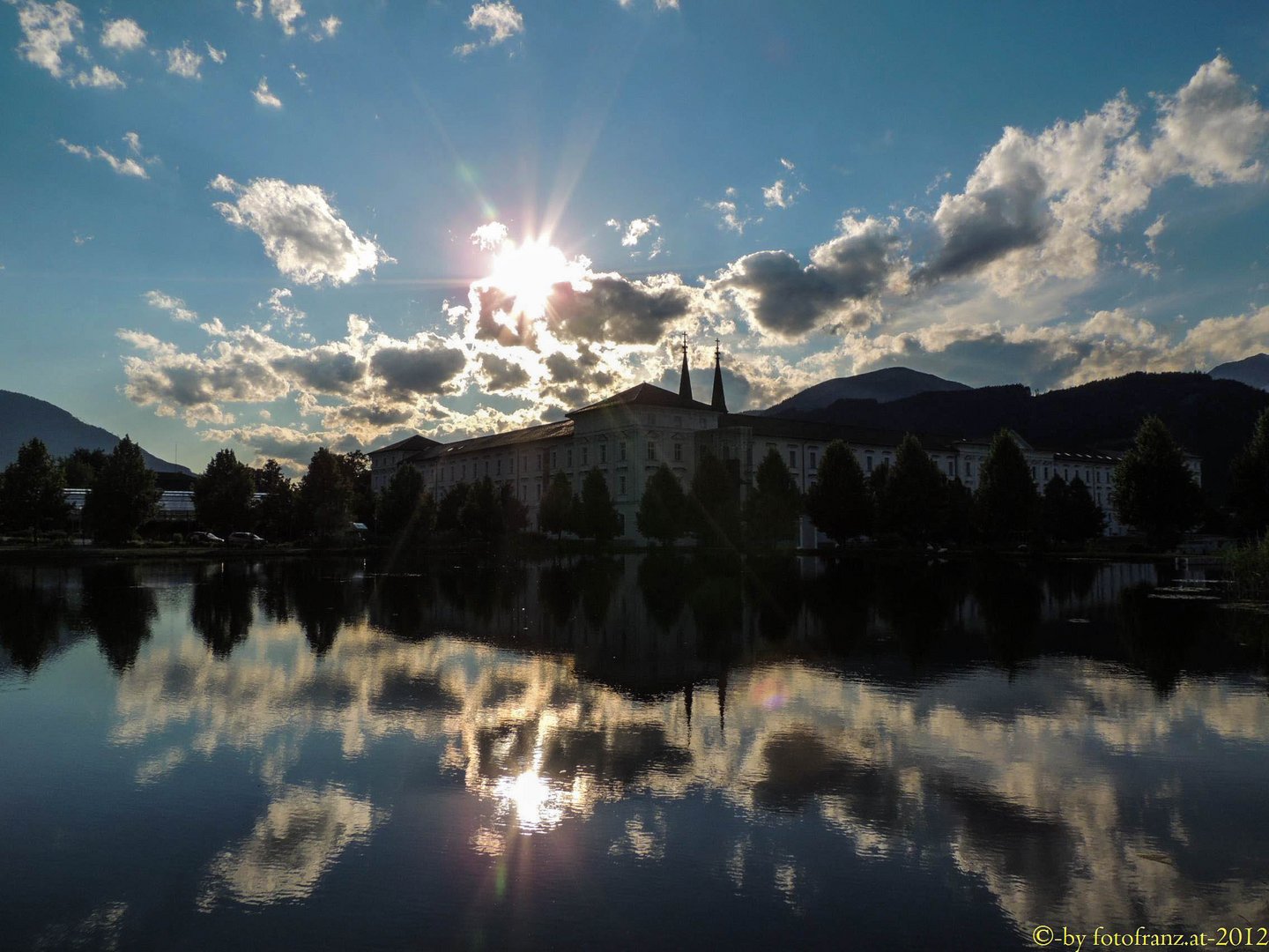 Gewitterwolken über Stift Admont