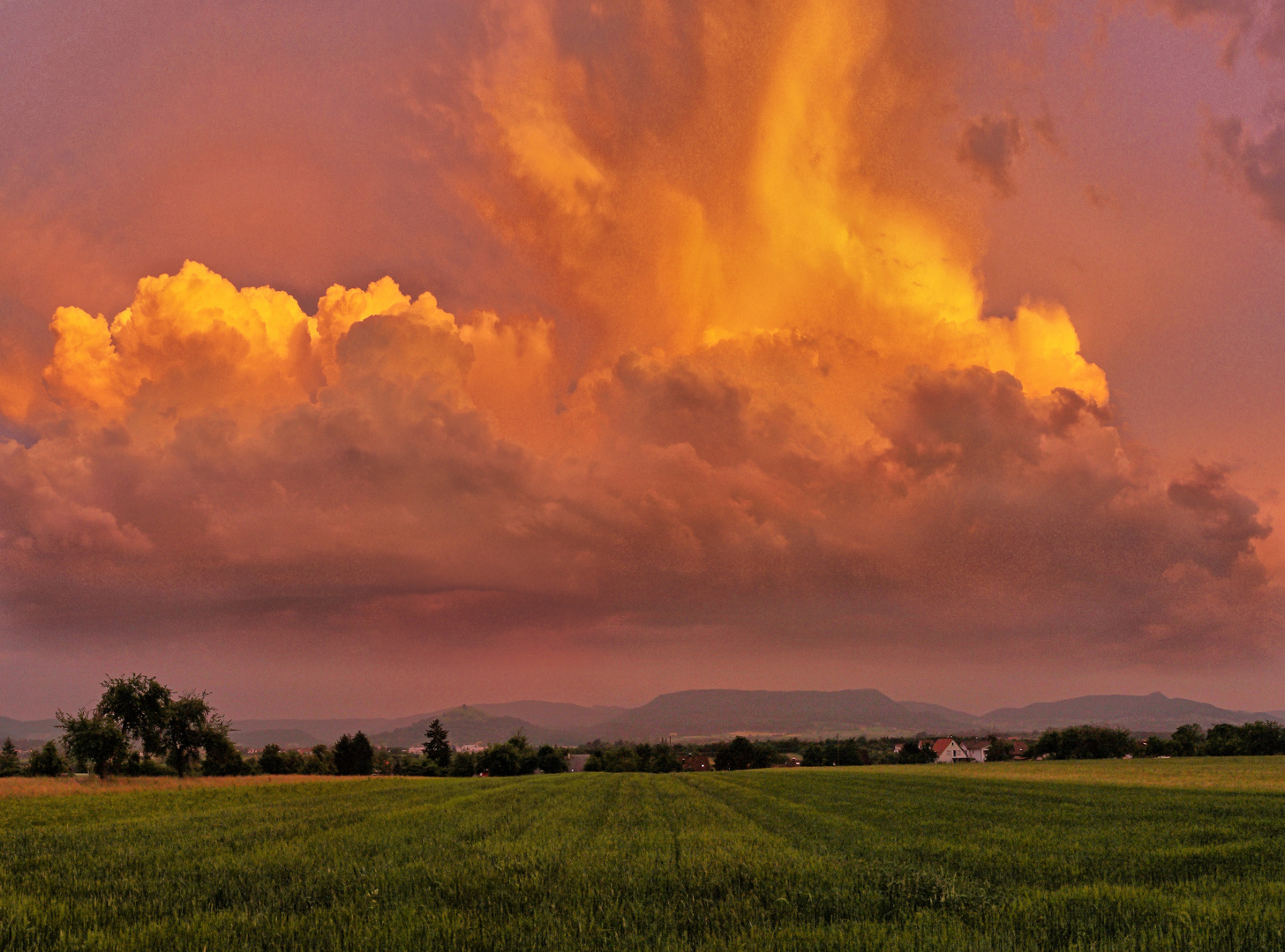 Gewitterwolken über Weilheim Teck