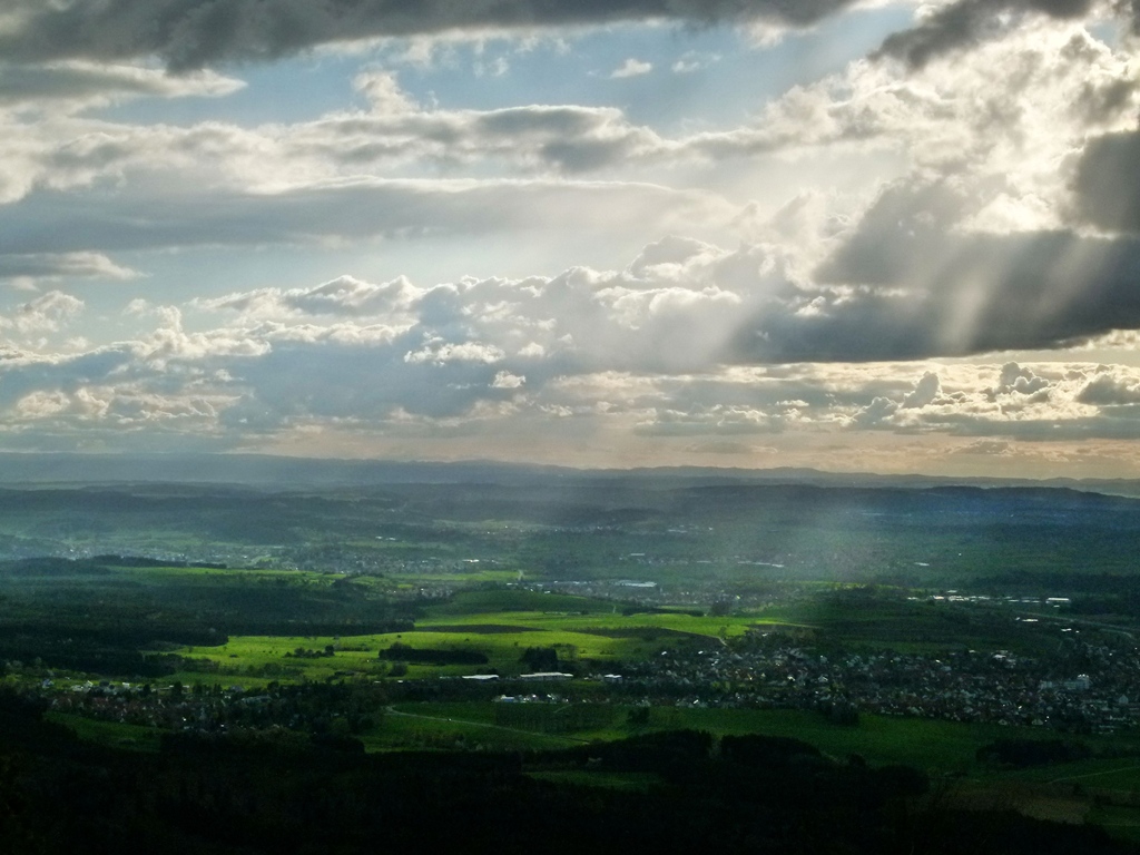 Gewitterwolken überm kleinen Heuberg