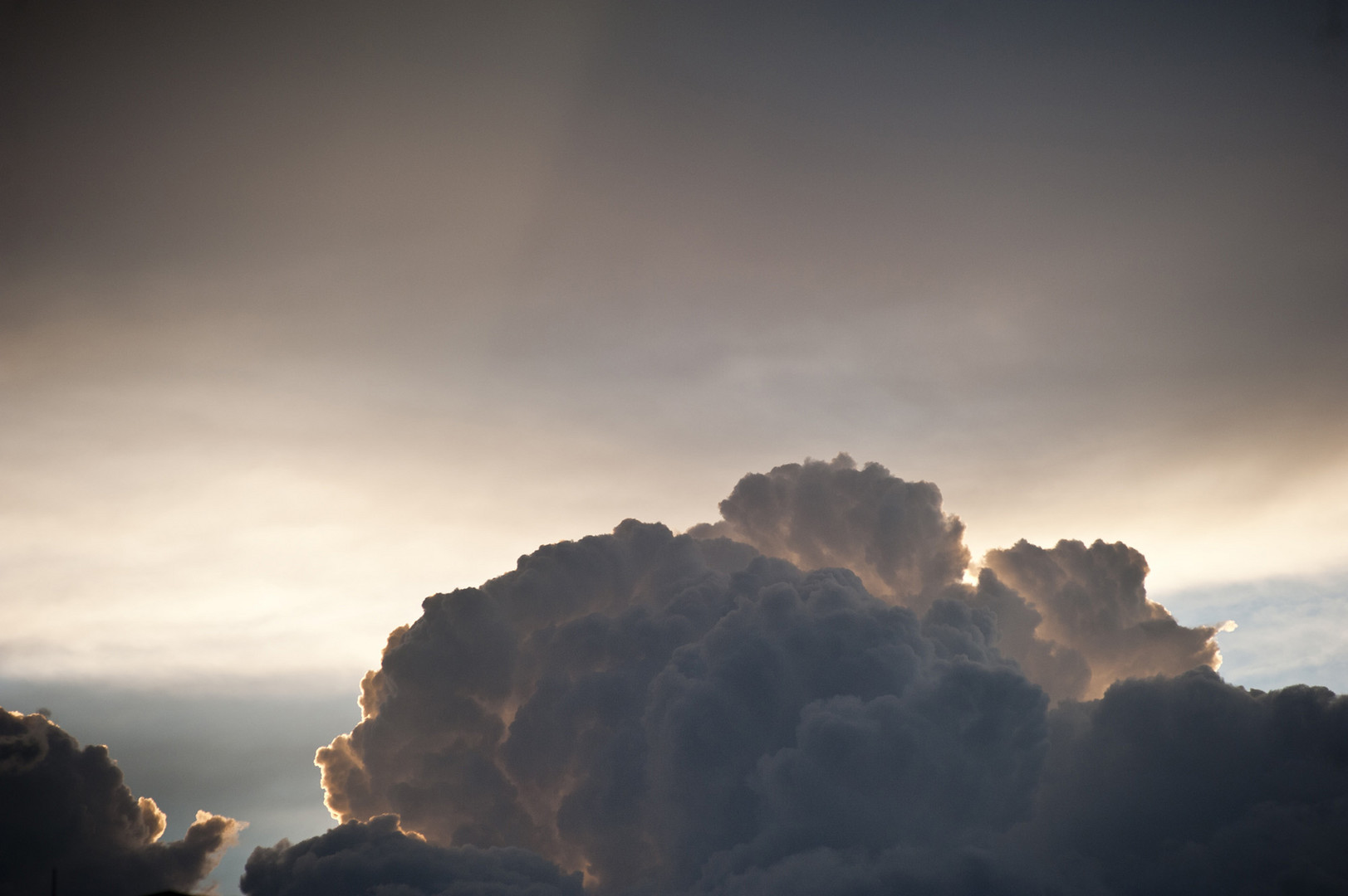 gewitterwolken ziehen auf