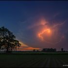 Gewitterzelle in der Abenddämmerung