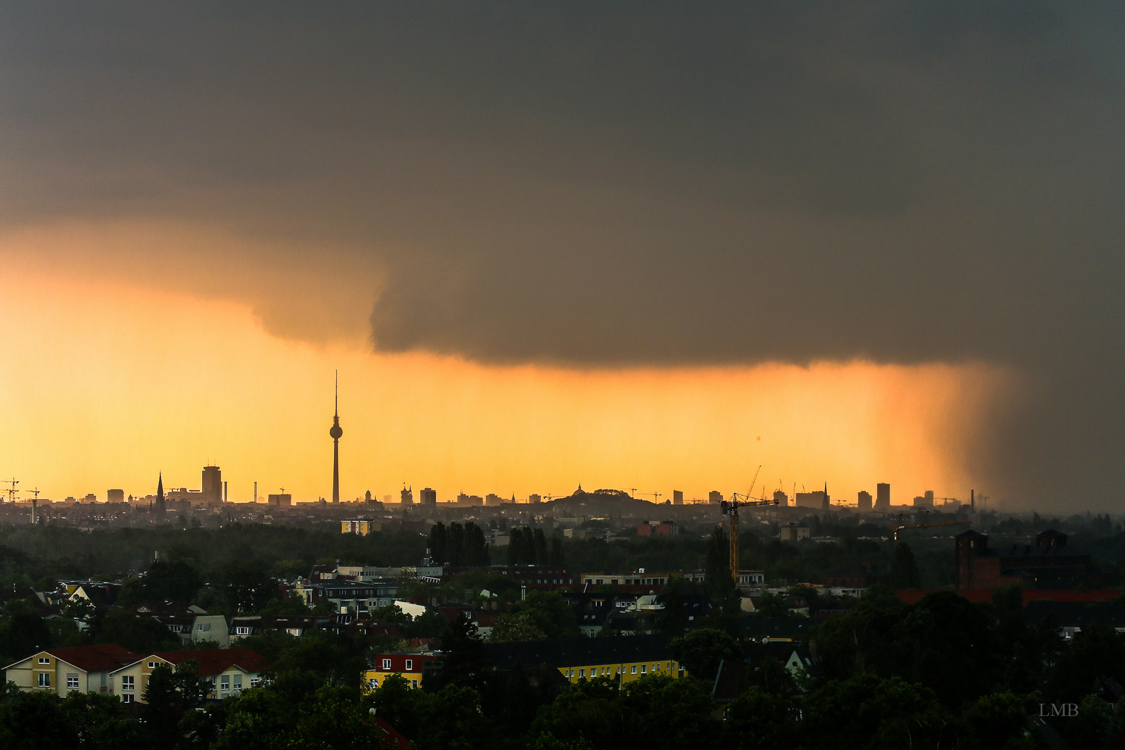 Gewitterzelle überquert Berlin