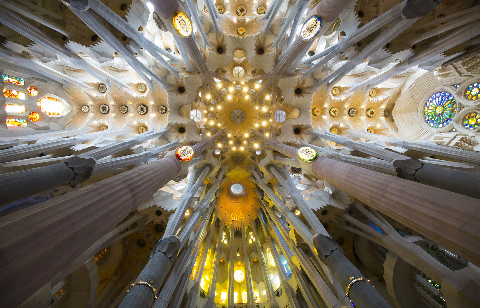 Gewölbe der Gaudi-Kathedrale in Barcelona