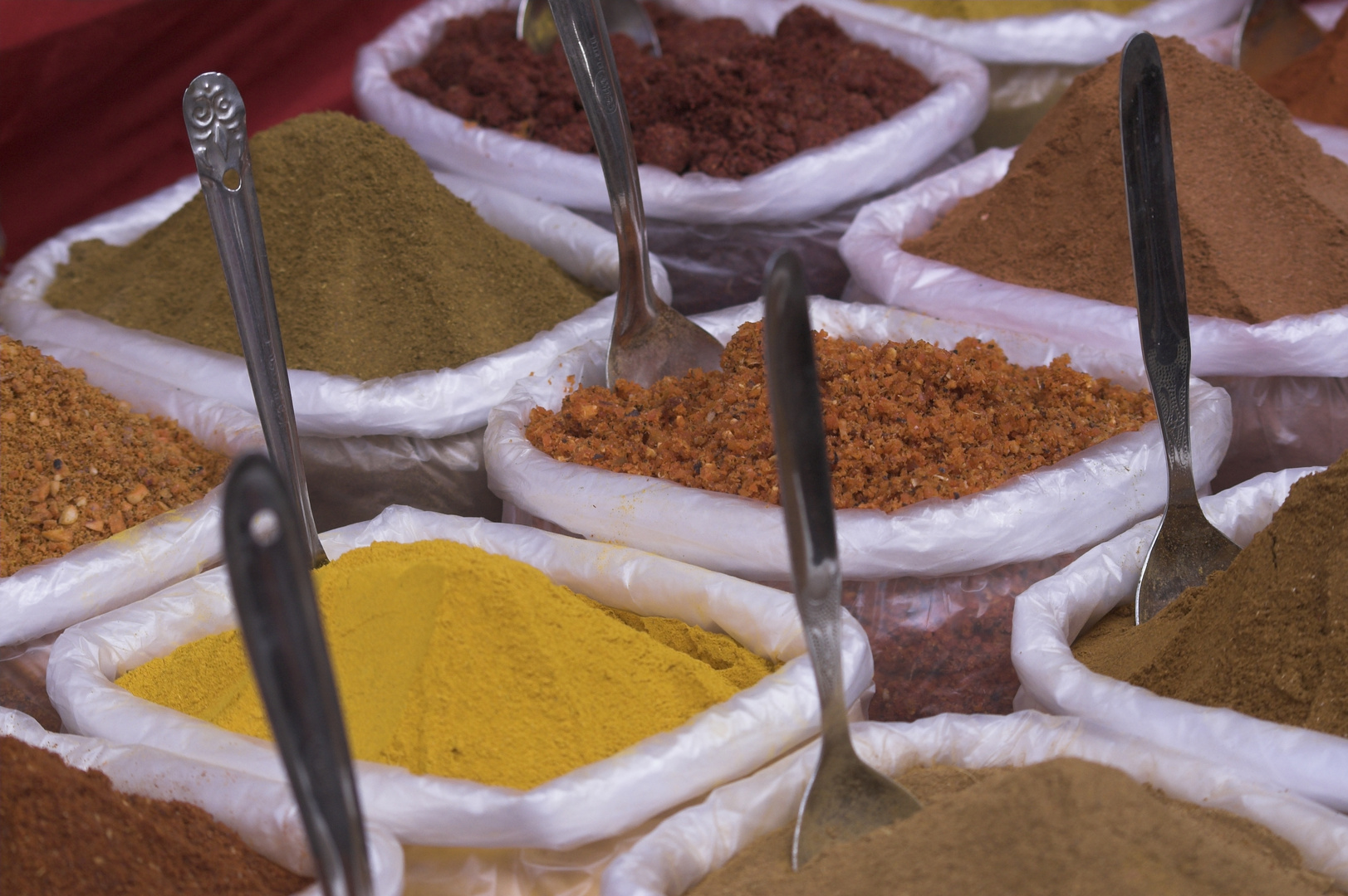 Gewürze auf dem Flohmarkt in Anjuna, Goa