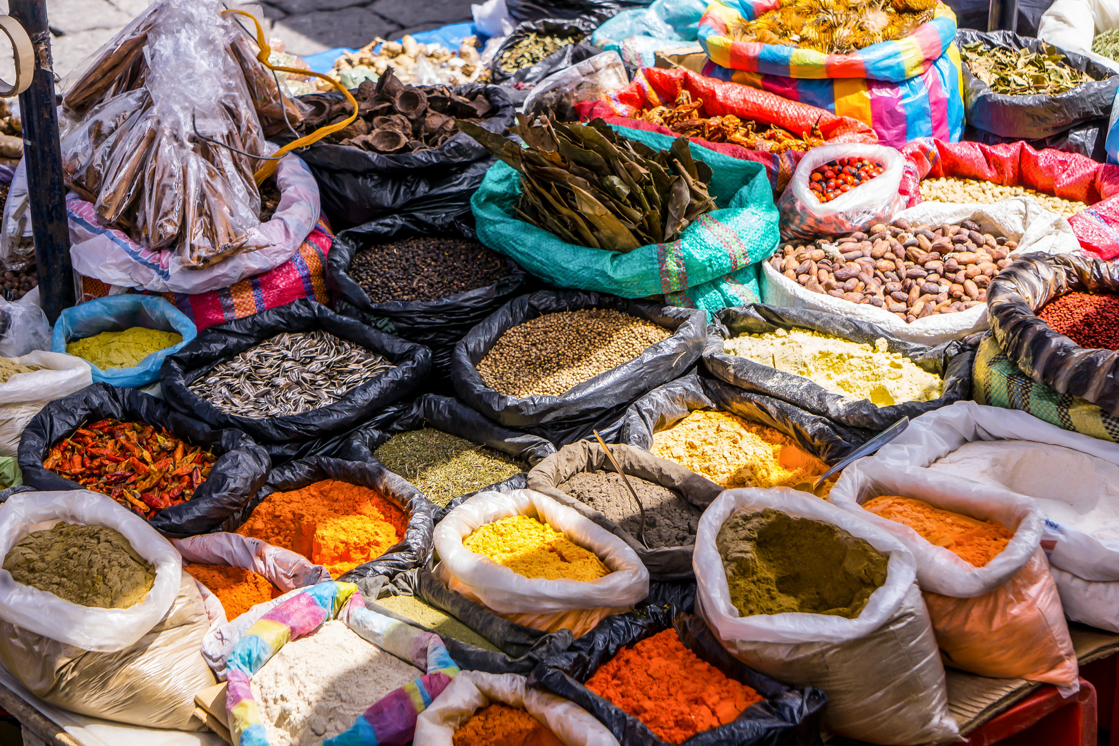 Gewürzmarkt in Peru