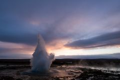 Geysir beim Sonnenaufgang