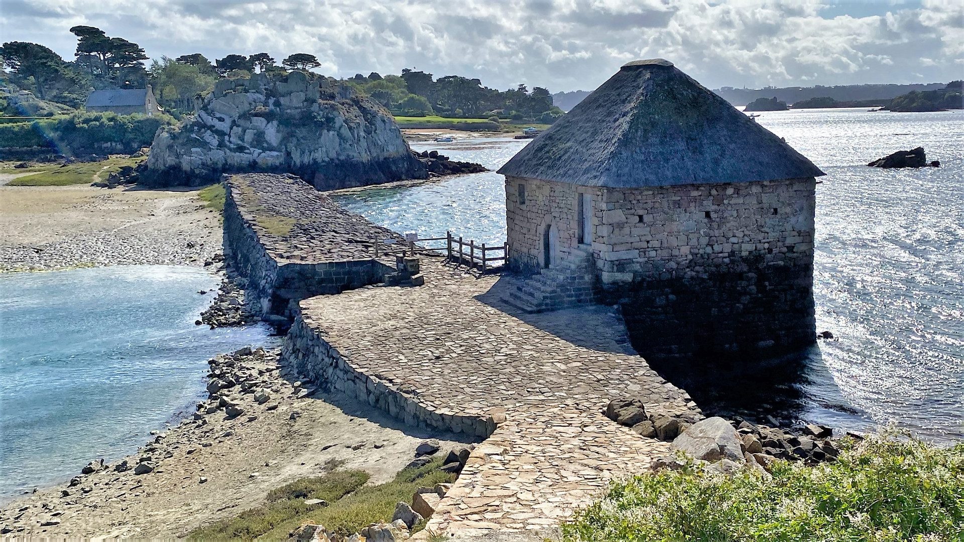 Gezeitenmühle auf der Ile de Bréhat