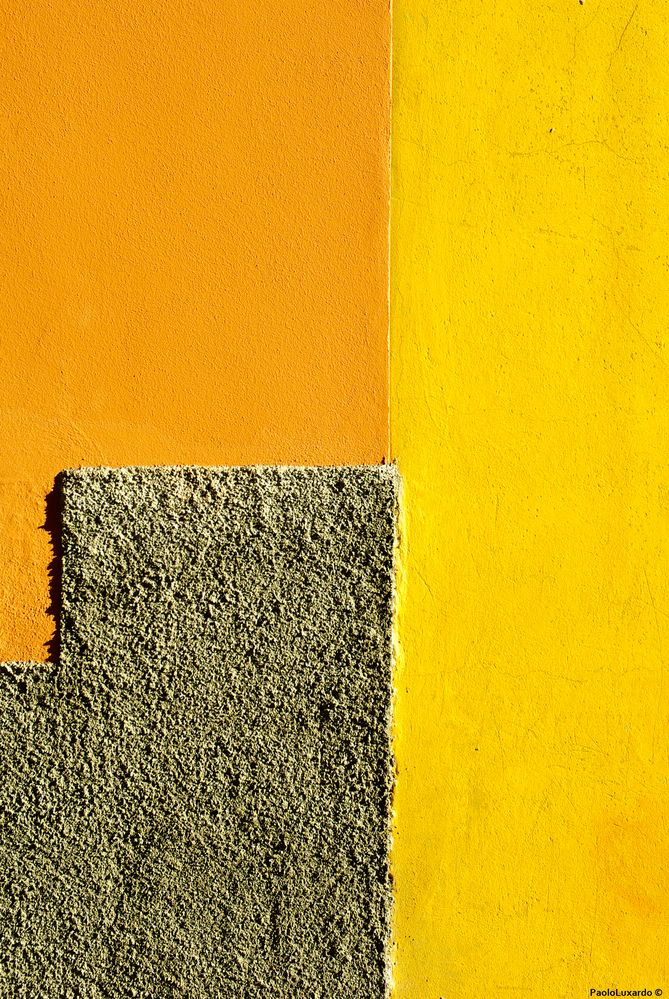 giallo, arancio e grigio