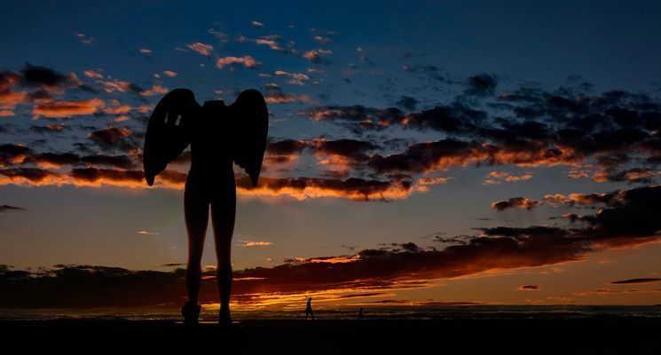 Giant Mitoraj at sunset