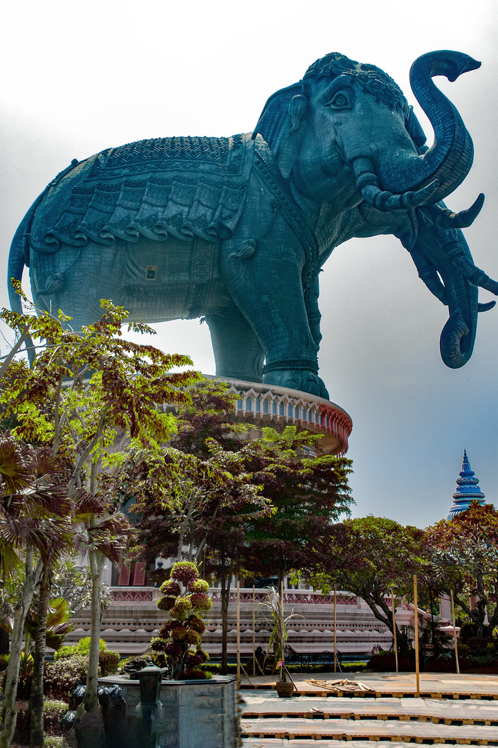 Giant statue of the Erawan Museum