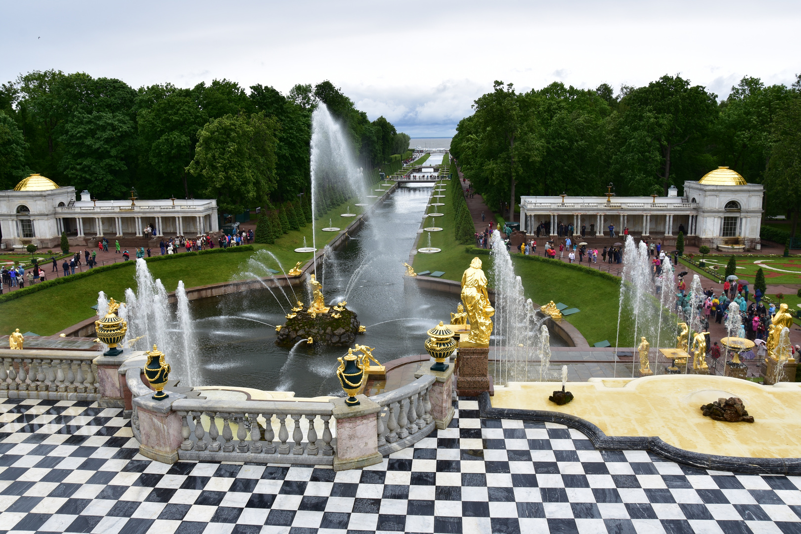 Giardini di Peterhof a San Pietroburgo 