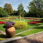 Giardino con colonna