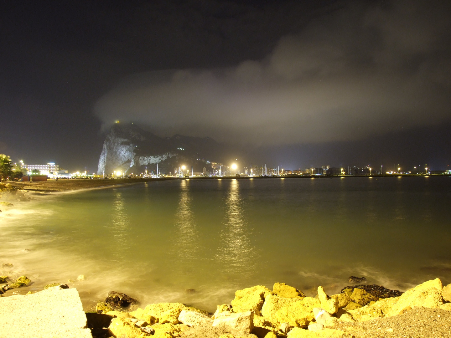 Gibraltar bei Nacht